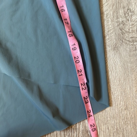 Athleta Cosmic skirt in green blue gray 1X high low active skirt - Picture 6 of 7